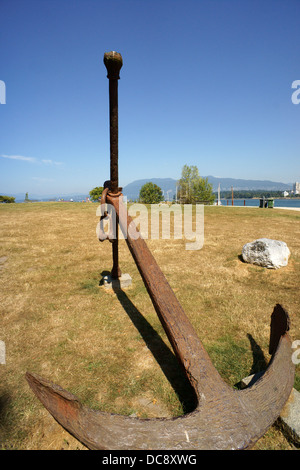 Rusty della nave al di fuori di ancoraggio il Vancouver Maritime Museum di Vanier Park, Vancouver, BC, Canada Foto Stock