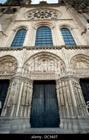 La cattedrale di Chartres, la Valle della Loira, in Francia. Luglio 2013 Royal timpano del portale Foto Stock