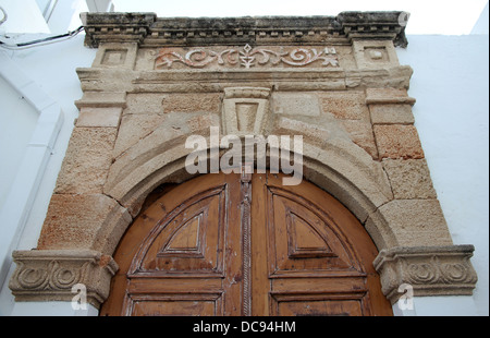 Scolpita in pietra porta a Lindos, Rodi, Grecia Foto Stock