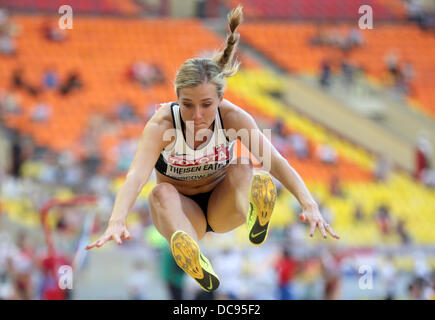 Mosca, Russia. 13 Ago, 2013. Brianne Theisen Eaton del Canada esegue durante la Eptathlon Salto in lungo al quattordicesimo IAAF ai Campionati Mondiali di atletica di Luzhniki Stadium di Mosca, Russia, 13 agosto 2013. Foto: Michael Kappeler/dpa/Alamy Live News Foto Stock