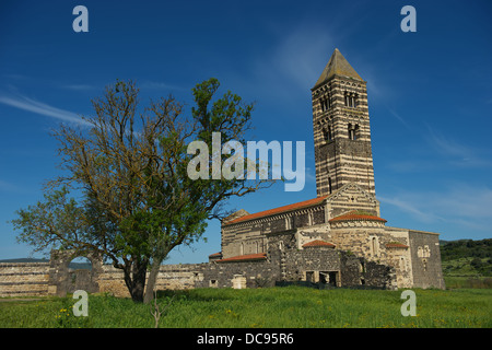 Basilica della Santissima Trinità di Saccargia visto dall'esterno Foto Stock