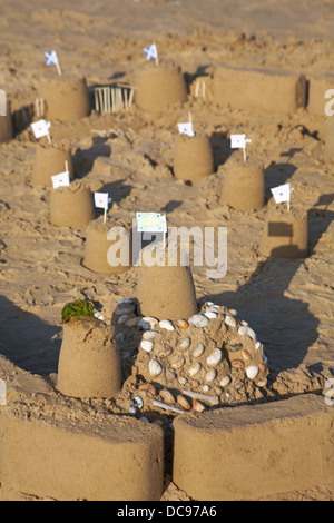 Il Sandcastles On la spiaggia Foto Stock