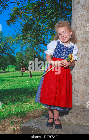 Dirndl bavarese Preschooler Foto Stock