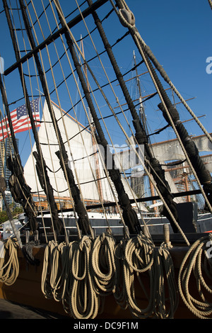 HMS REPLICA SORPRESA ROYAL NAVY FRIGATE Maritime Museum skyline del centro di San Diego California USA Foto Stock