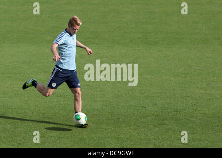 Mainz, Germania. 13 Ago, 2013. In Germania il Marco Reus calci la sfera durante l'ultima sessione di formazione alla Coface Arena a Mainz, Germania, 13 agosto 2013. Foto. FREDRIK VON ERICHSEN/dpa/Alamy Live News Foto Stock