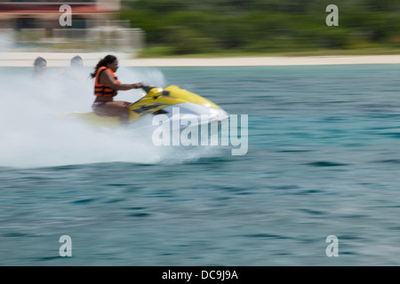 Jet ski attività sul lato ovest di Isla Cozumel. Foto Stock