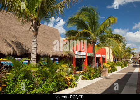 Puerta Maya area dello shopping. Questo è il terminal delle navi da crociera per Cozumel, Messico. Foto Stock