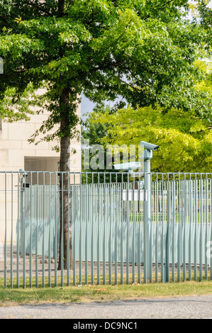 Telecamere TVCC e una recinzione proteggendo la Cancelleria federale della Repubblica federale di Germania - Berlino Germania Foto Stock