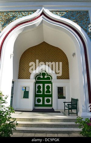 Ingresso al XIX secolo Shah Jahan moschea, Strada orientali, Woking, Surrey, England, Regno Unito Foto Stock