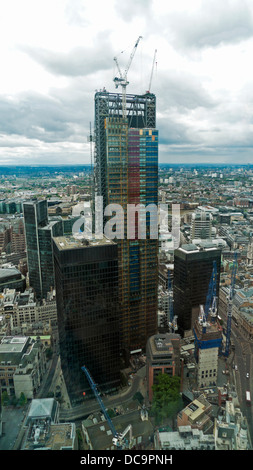 Una vista dall'alto del 122 Leadenhall street edificio o edificio cheesegrater in via di completamento Londra UK KATHY DEWITT Foto Stock