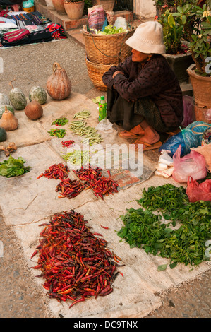 Elk209-1145v Laos Luang Prabang, mercati di prodotti Foto Stock