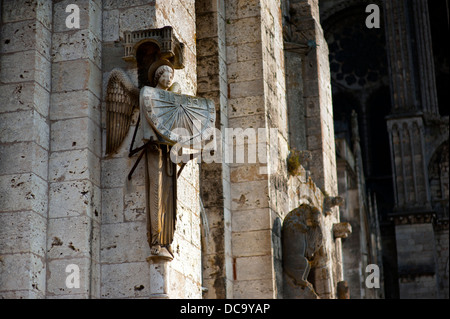 La cattedrale di Chartres, la Valle della Loira, in Francia. Luglio 2013 iniziata nel 1020, la cattedrale romanica fu distrutta nel 1194. Foto Stock