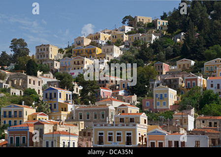 Tipiche case colorate di Symi, Symi Island, Grecia. Foto Stock