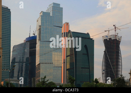 Edifici ad alta nella città di Mosca area di sviluppo, da Kutuzovsky Prospekt Foto Stock