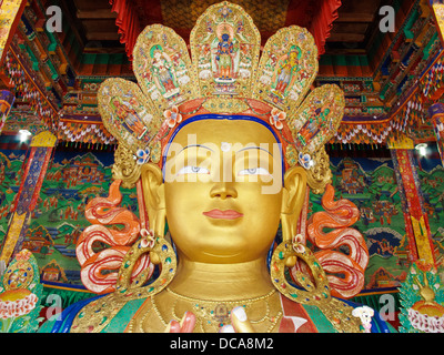 La bellissima Maitreya Buddha statua al monastero di Thiksey Foto Stock