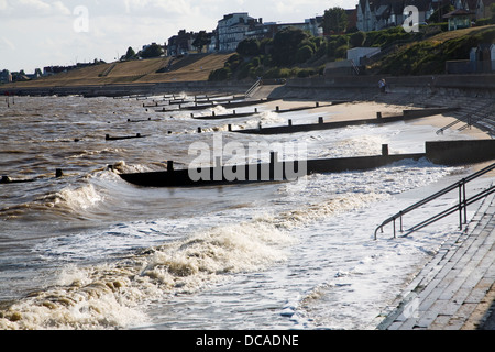 Pennelli sulla spiaggia Dovercourt Harwich Essex Inghilterra Foto Stock