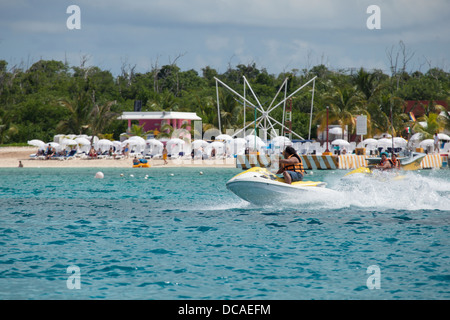 Jet ski attività sul lato ovest di Isla Cozumel. Foto Stock