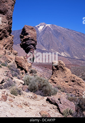 Roque Cinchado e il Monte Teide, Las Canadas Parco Nazionale, Tenerife, Isole Canarie, Spagna. Foto Stock