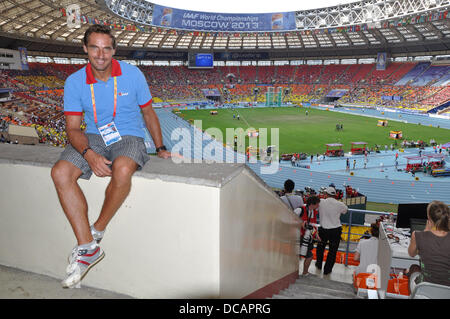 La Repubblica ceca è Roman Sebrle, ambasciatore IAAF, pone al Luzhniki stadium, durante i Campionati del Mondo di atletica, Mosca, Russia, Agosto 11, 2013. (CTK foto/Tibor Alfoldi) Foto Stock