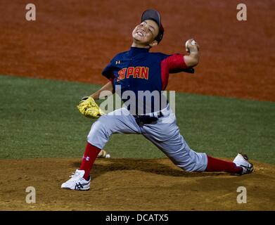 Agosto 13, 2013 - Aberdeen, Maryland, Stati Uniti - Il Giappone Kosuke Morimoto piazzole durante la sua 12 prestazioni strikeout durante il Giappone contro il Messico gioco al Cal Ripken World Series di Aberdeen, Maryland il 13 agosto 2013. Il Giappone ha sconfitto il Messico 5-0. Morimoto è andato la distanza per la shutout. (Credito Immagine: © Scott Serio/eclipse/ZUMAPRESS.com) Foto Stock