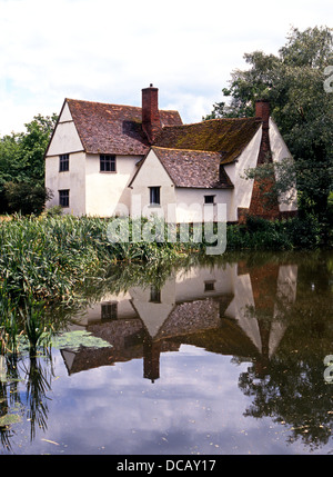 Willy Lotts Cottage lungo il fiume Stour, Flatford, East Bergholt, Suffolk, Inghilterra, Regno Unito, Europa occidentale. Foto Stock