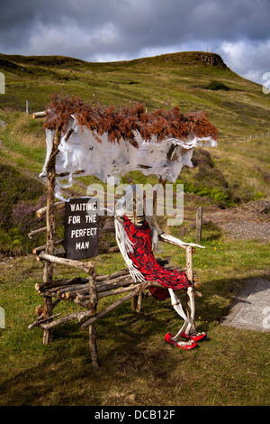 Endoskeleton o lo scheletro di attesa per il perfetto uomo Tattie Bogal, (Tattie Bogle) Festival, Minginish, sull'Isola di Skye Foto Stock