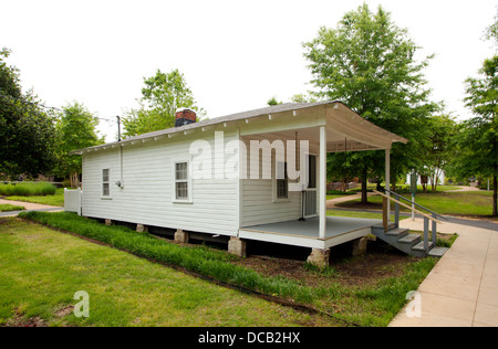 Il bilocale baracca dove Elvis Presley nacque e dove ha vissuto fino all'età di 13 in Tupelo Mississippi USA Foto Stock