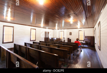 La chiesa dove Elvis Presley cantò per la prima volta accanto alla sua casa natale a Tupelo Mississippi USA Foto Stock