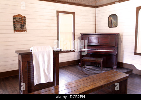 La chiesa dove Elvis Presley cantò per la prima volta accanto alla sua casa natale a Tupelo Mississippi USA Foto Stock