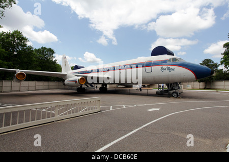 Il Lisa Marie Convair jet privato di proprietà di Elvis Presley parcheggiato a Gracelands a Memphis, Tennessee Foto Stock