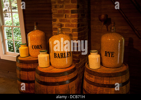 Whiskey ingredienti all'interno di Office originale a Jack Daniel's distilleria di Lynchburg Tennessee USA Foto Stock