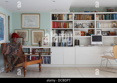 Area di studio con le librerie, nella hall Sala Bowling home interno, Londra, Regno Unito. Foto Stock