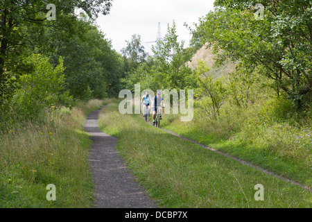 Il Trans Pennine trail per ciclisti, pedoni e cavalieri tra Ponte Dunford e Penistone, South Yorkshire Foto Stock