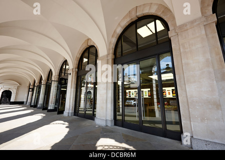 L'apple store covent garden Londra Inghilterra REGNO UNITO Foto Stock
