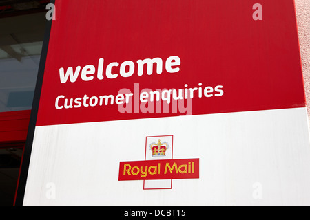 Segno di benvenuto per richieste dei clienti royal mail Ufficio Londra Inghilterra REGNO UNITO Foto Stock
