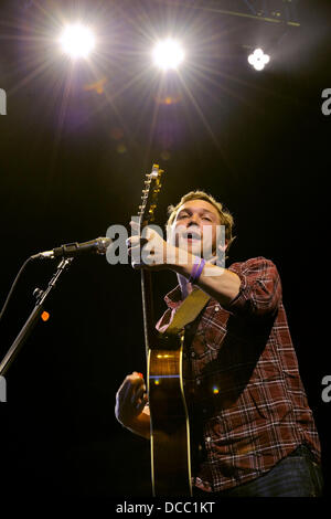 Toronto, Canada. 14 Ago, 2013. Il Idol americano Phillip Phillips suona presso il Molson anfiteatro canadese come l'atto di apertura per John Mayer è nato e cresciuto WORLD TOUR. © EXImages/Alamy Live News Foto Stock