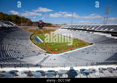 Oct 22, 2011; Charlottesville VA, Stati Uniti d'America; vista generale di Scott Stadium prima che il gioco tra la Virginia Cavaliers e la North Carolina State Wolfpack. Foto Stock