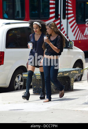 Alexandra Govere e Priscilla Mendez riprese MTV del mondo reale La Jolla, California - Luglio 2011 Foto Stock