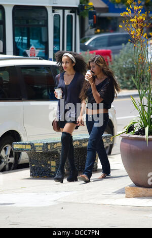 Alexandra Govere e Priscilla Mendez riprese MTV del mondo reale La Jolla, California - Luglio 2011 Foto Stock