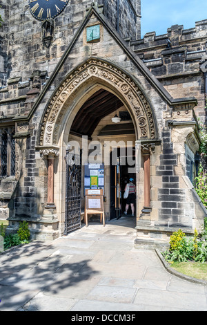 Ingresso alla chiesa della Santa Trinità a Skipton North Yorkshire Foto Stock