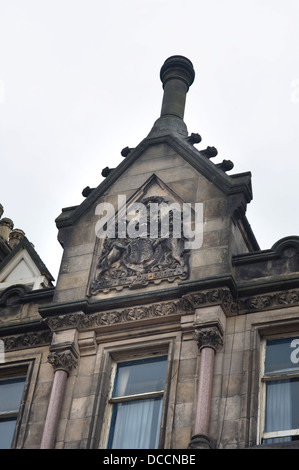 Edificio di Inverness dettaglio entro High Street accanto al Caledonian Hotel Foto Stock