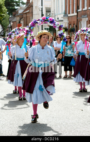 Bollitore zoccoli ponte dancing a Warwick Folk Festival, Warwick, Regno Unito Foto Stock