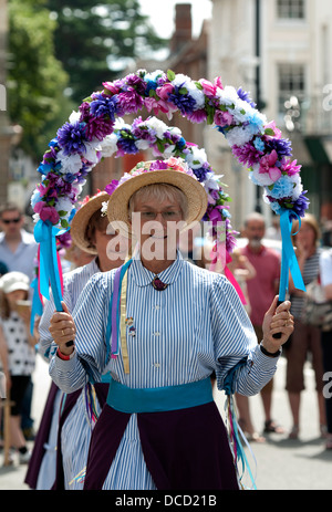 Bollitore zoccoli ponte dancing a Warwick Folk Festival, Warwick, Regno Unito Foto Stock