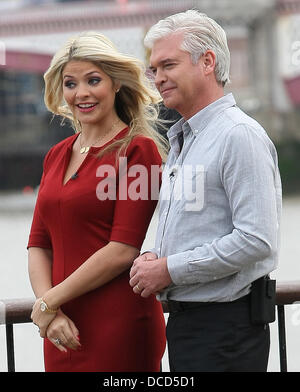 Phillip Schofield e Holly Willoughby riprese al di fuori della ITV Studios di Londra - Inghilterra - 04.10.11 Foto Stock