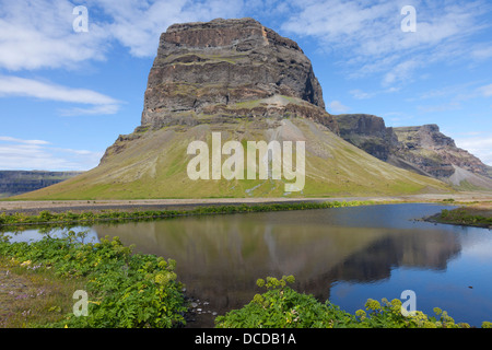 La montagna di Lomagnupur dal lato occidentale di Skeioararsandur Golena Skaftafell Area di Islanda Foto Stock