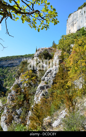 Gorges de la Nesque, situato sulle montagne di Vaucluse tra e Monieux Méthamis, Provence-Alpes-Côte d'Azur, in Francia. Foto Stock