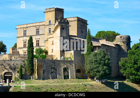 Castello di Lourmarin, Castello di Lourmarin situato nella città di Lourmarin, situato nel dipartimento Vaucluse, Francia Foto Stock