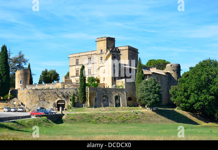 Castello di Lourmarin, Castello di Lourmarin situato nella città di Lourmarin, situato nel dipartimento Vaucluse, Francia Foto Stock