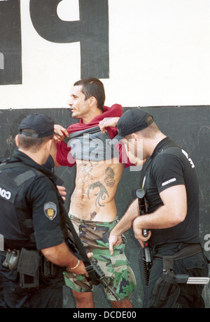 UPP - persone sospettate di essere cercato dalla polizia a Complexo do Alemão baraccopoli, un pacificati favela a Rio de Janeiro in Brasile. Foto Stock