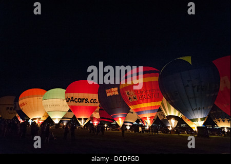 Bristol International Balloon Festival fiesta sera notte a palloncino glow 2013 8 agosto la musica Foto Stock